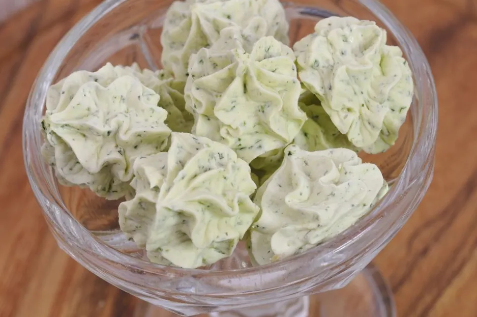 chrterbutter_8.webp Chrüterbutter